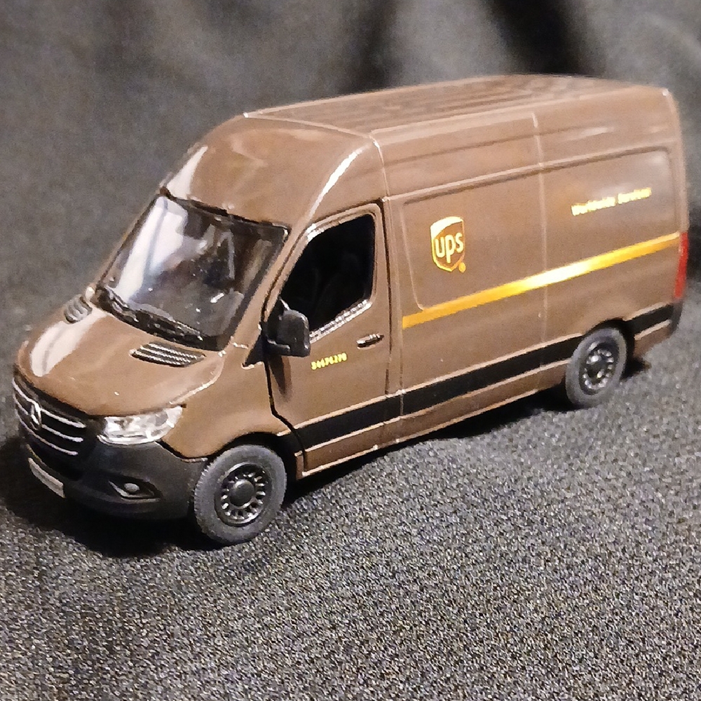 UPS Brown Delivery Van Kinsfun UPS Sprinter Edition Delivery Van 1:48 Scale